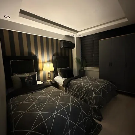 Wonderful And Great Flat In Perfect Location Nisantasi 아파트
